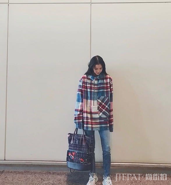 ŷ�����Ȱ�ɫ���´����˶�����Ƥ����Ů